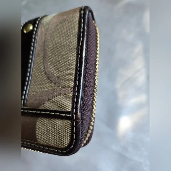 Coach Brown and Tan Women's Wallet ZERO Callouts - Picture 5 of 10